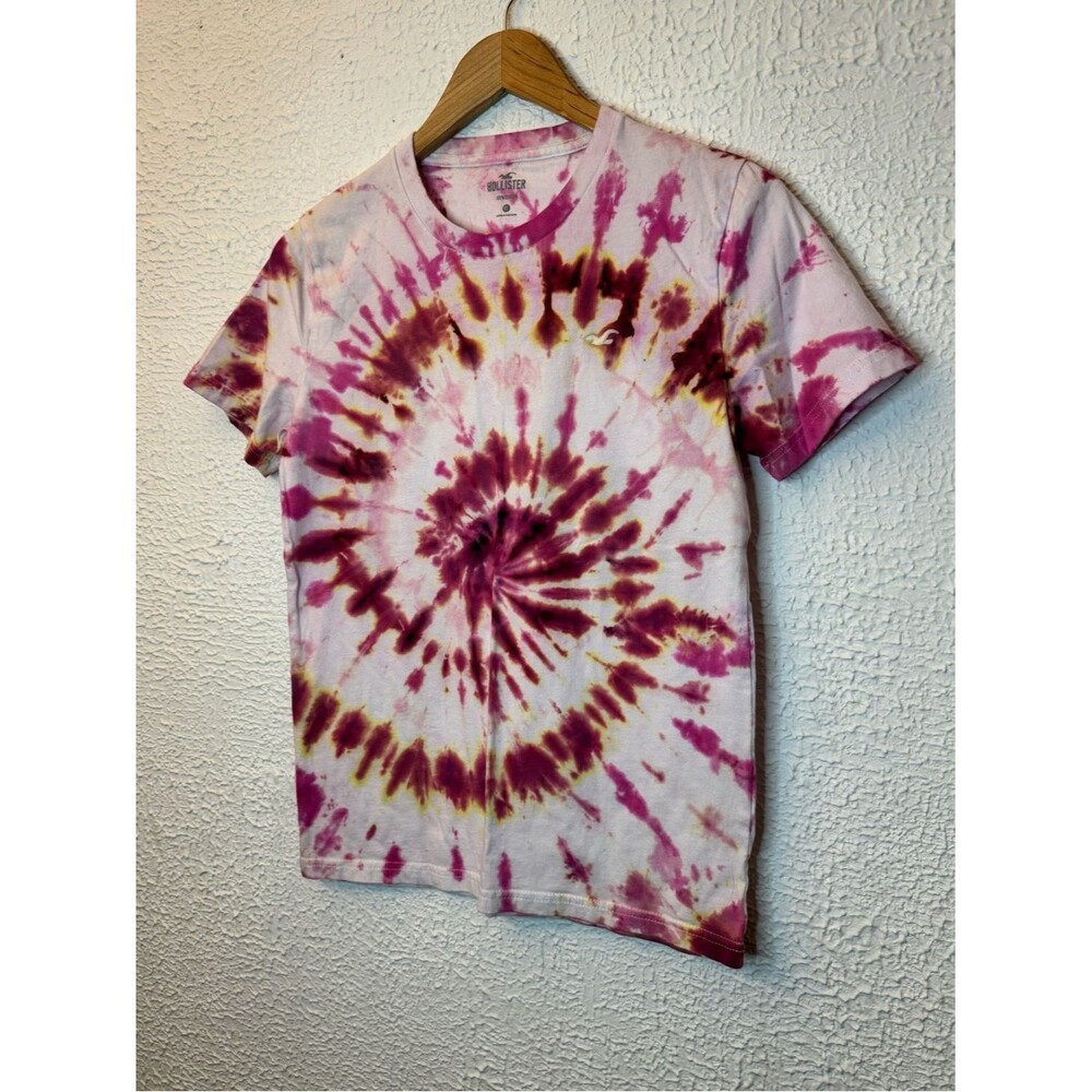 Hollister Spiral Tie-Dye Tee Magenta Yellow Accents